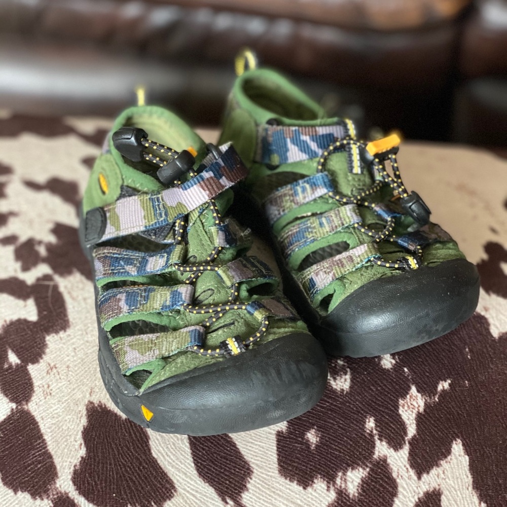 KEEN Boys Newport H2 Camo Size 12